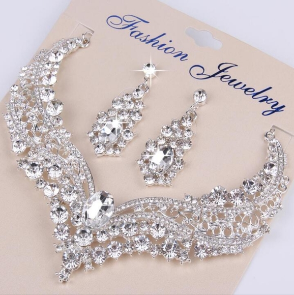 Jewelry - 👏👏BACK IN STOCK!!!👏👏GORGEOUS statement 3PC set